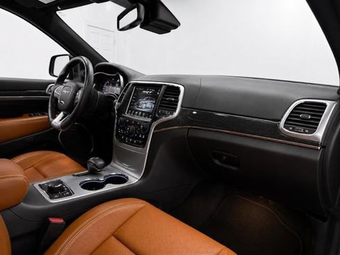 Used 2015 Jeep Grand Cherokee SRT w/ Luxury Group II AWD/4WD image 17