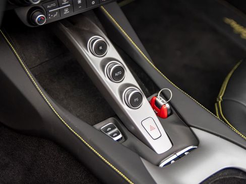 Used 2019 Ferrari Portofino RWD image 29