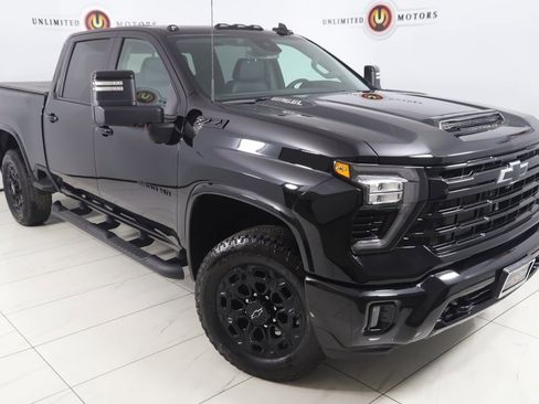 Used 2024 Chevrolet Silverado 2500 LT w/ Midnight Edition image 19