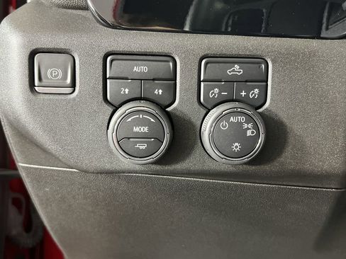 Used 2023 Chevrolet Silverado 1500 LT w/ Leather Package image 18