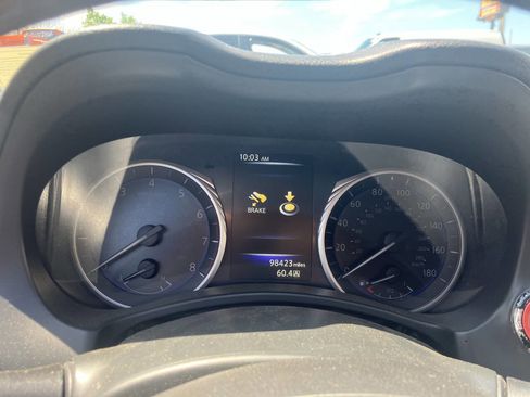 Used 2017 INFINITI Q50 2.0t w/ Moonroof Package RWD image 3