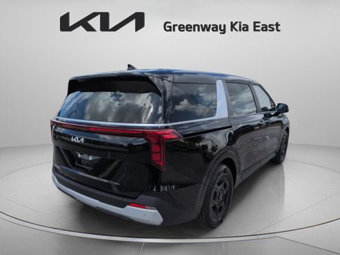 Used 2025 Kia Carnival FWD image 6