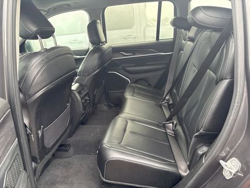 Used 2022 Jeep Grand Cherokee Limited AWD/4WD image 9