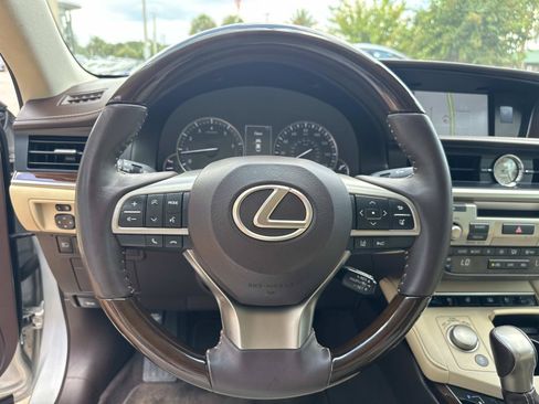 Used 2017 Lexus ES 350 w/ Luxury Package FWD image 35