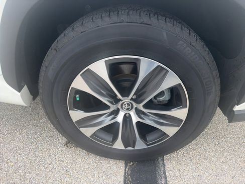 Used 2020 Toyota Highlander XLE image 11