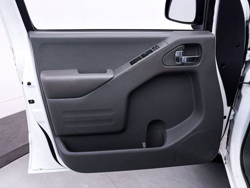 Used 2019 Nissan Frontier SV image 10