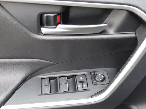 Certified 2025 Toyota RAV4 XLE FWD image 21