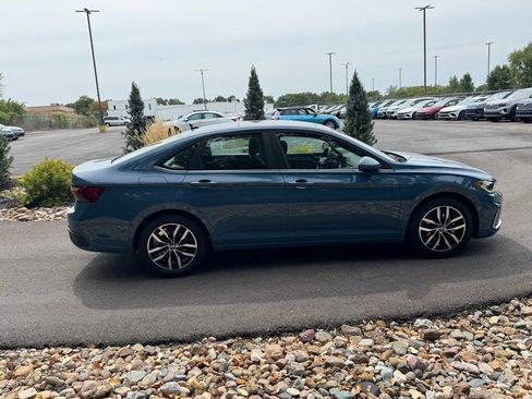 New 2025 Volkswagen Jetta SE image 6