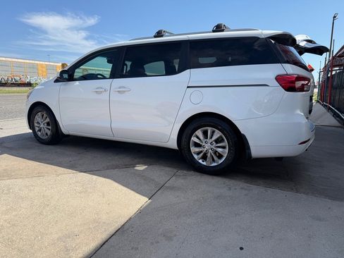 Used 2016 Kia Sedona LX image 5