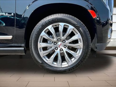 Used 2022 GMC Yukon Denali w/ Denali Premium Package RWD image 9