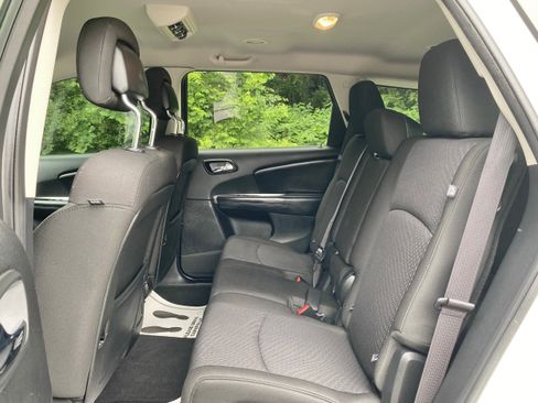 Used 2019 Dodge Journey SE w/ Premium Group image 11
