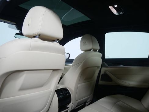 Used 2022 BMW 530i RWD image 16