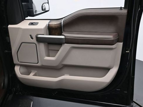 Used 2020 Ford F150 Limited w/ Trailer Tow Package image 30