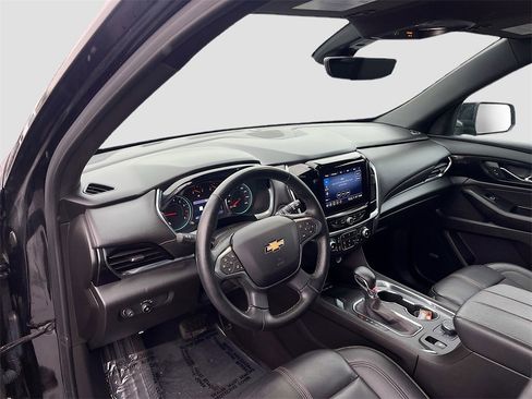 Used 2023 Chevrolet Traverse RS image 9