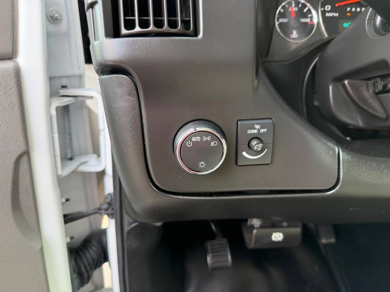 Used 2017 Chevrolet Express 3500 RWD image 14