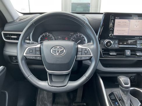 Used 2022 Toyota Highlander XLE image 4