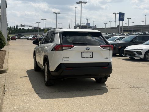 Used 2021 Toyota RAV4 LE AWD/4WD image 7