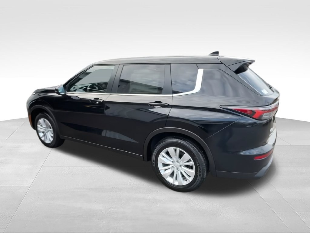 New 2026 Mitsubishi Outlander ES FWD image 6