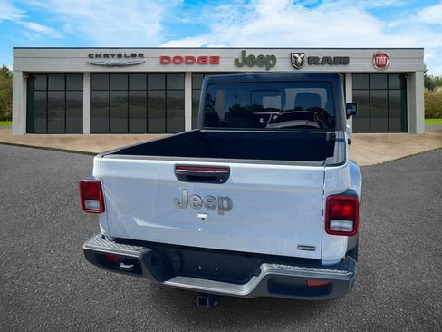Used 2023 Jeep Gladiator Overland w/ Popular Equipment Package AWD/4WD image 4
