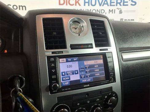 Used 2010 Chrysler 300 Touring image 12