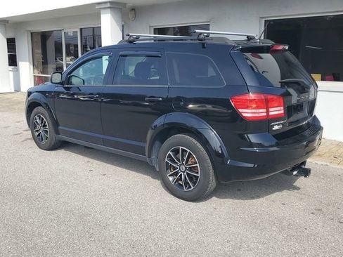 Used 2018 Dodge Journey SE w/ Blacktop Package image 2