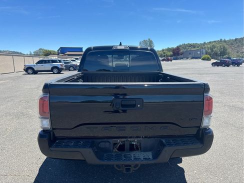 Used 2021 Toyota Tacoma TRD Off-Road w/ Technology Package AWD/4WD image 6