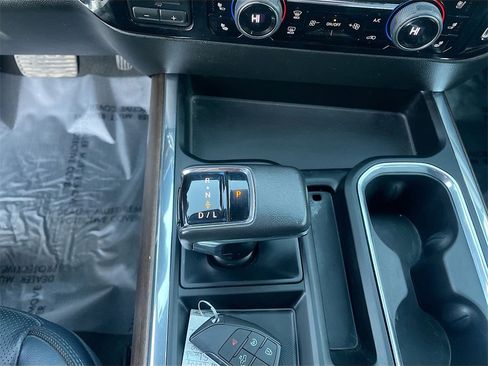 Used 2022 Chevrolet Silverado 1500 High Country w/ High Country Premium Package image 17