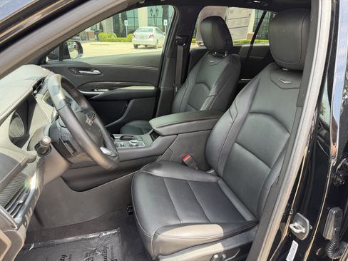 Used 2022 Cadillac XT4 Sport w/ Enhanced Visibility Package FWD image 29
