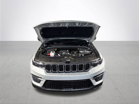 New 2025 Jeep Grand Cherokee Laredo w/ Luxury Tech Group I AWD/4WD image 21