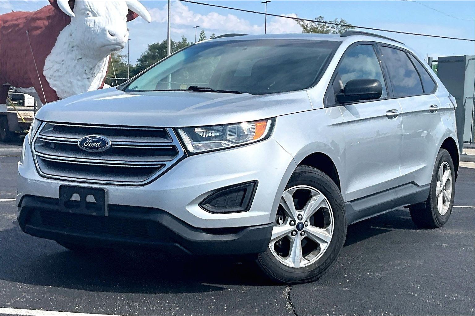 Used 2017 Ford Edge SE w/ Cargo Accessory Package FWD image 8