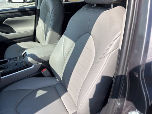 Certified 2024 Toyota Highlander XLE FWD image 20