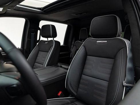 Used 2026 GMC Sierra 2500 AT4X image 2