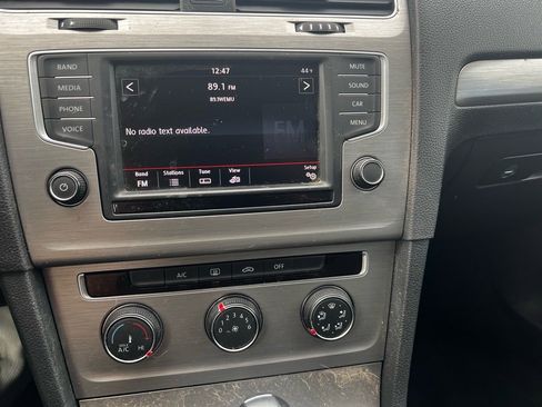 Used 2016 Volkswagen Golf S image 16