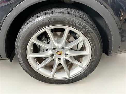 Used 2021 Porsche Cayenne S image 34