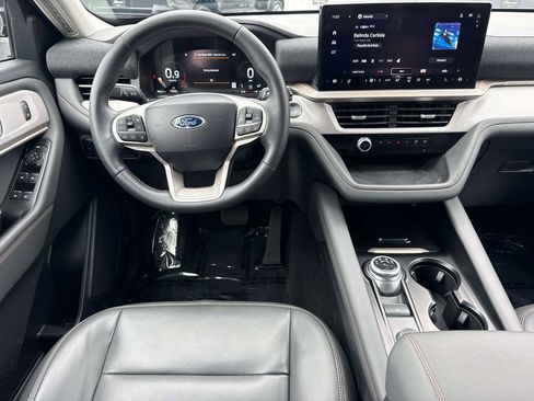 Used 2025 Ford Explorer Active w/ Active Comfort Package RWD image 15