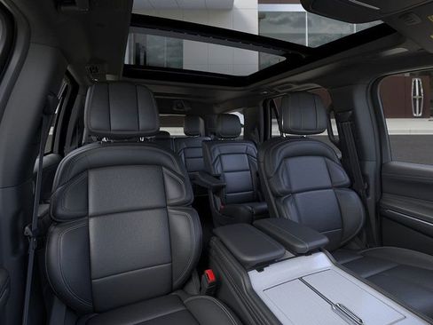 New 2026 Lincoln Navigator Reserve w/ Jet Appearance Package AWD/4WD image 10
