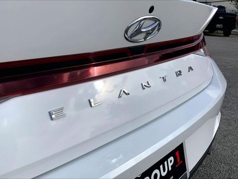 Used 2021 Hyundai Elantra SE FWD image 31