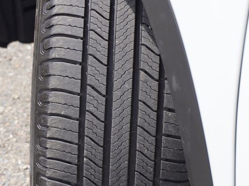 Used 2022 Toyota Highlander XLE image 5