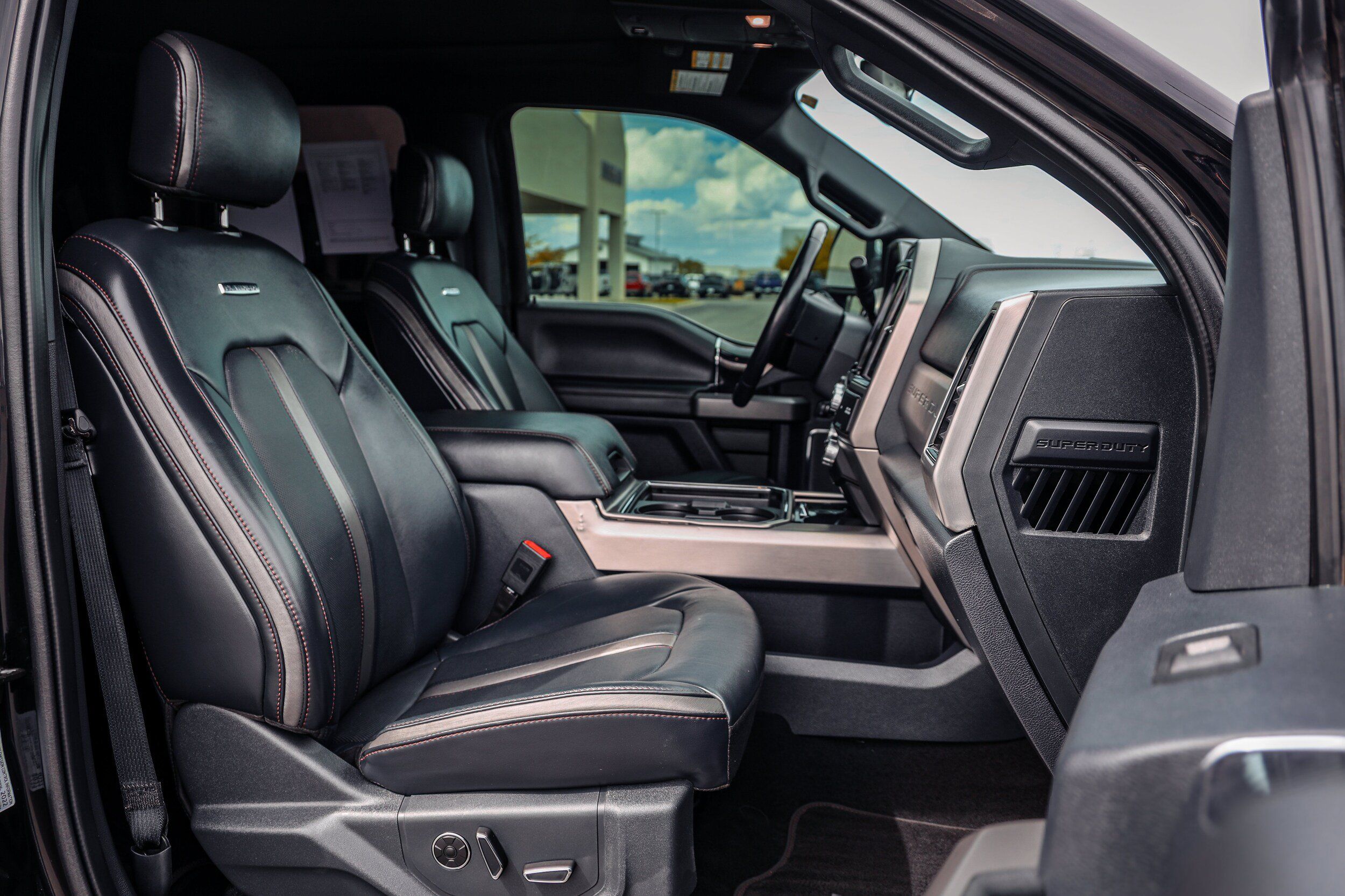 Used 2022 Ford F350 Platinum AWD/4WD image 11