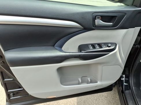 Used 2018 Toyota Highlander XLE FWD image 13