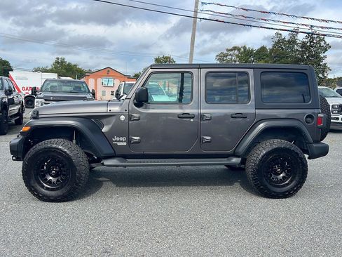 Used 2019 Jeep Wrangler Unlimited Sport S image 2