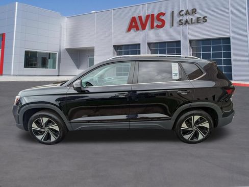 Used 2025 Volkswagen Taos SE AWD/4WD image 10