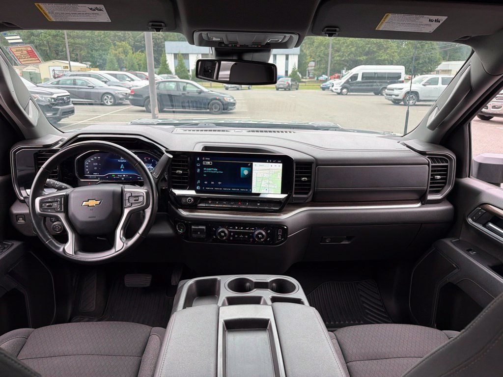 Used 2025 Chevrolet Silverado 3500 LT w/ Safety Package AWD/4WD image 8