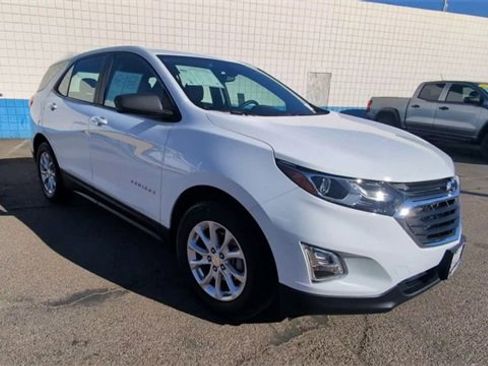 Used 2021 Chevrolet Equinox LS image 2
