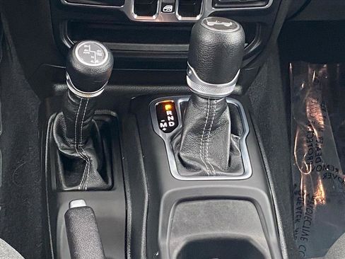 Used 2024 Jeep Wrangler Unlimited w/ Convenience Group AWD/4WD image 12