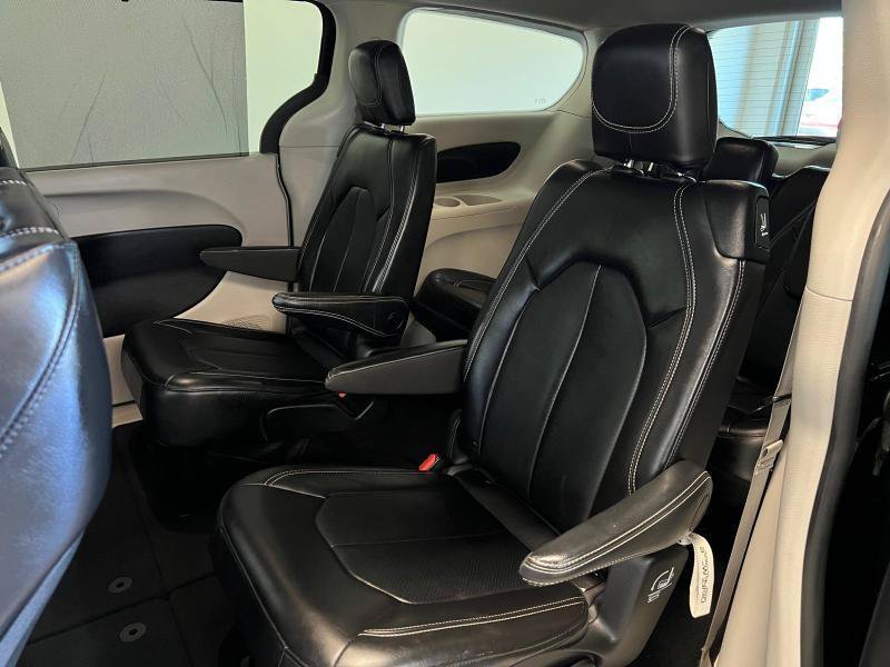 Used 2024 Chrysler Pacifica Touring-L FWD image 18