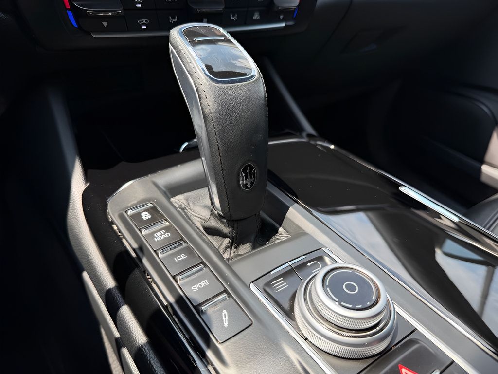Used 2020 Maserati Levante AWD/4WD image 49