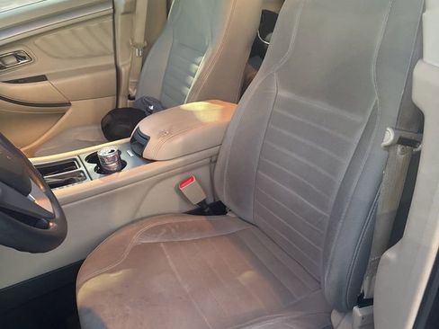 Used 2019 Ford Taurus SE image 6