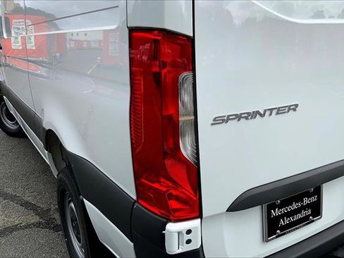 Used 2024 Mercedes-Benz Sprinter 2500 image 40