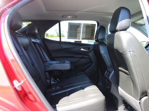 Used 2023 Chevrolet Equinox Premier AWD/4WD image 33